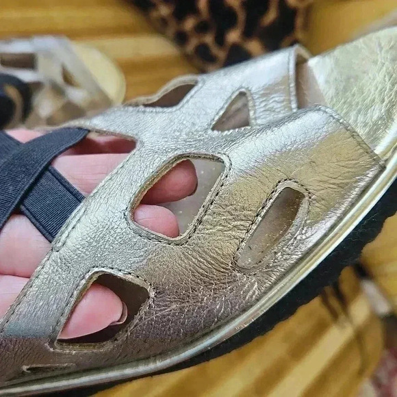 J. RENEE "VALENTEENA" Metallic CUT-OUT VAMP SHOES sz 8M - Picture 12 of 16